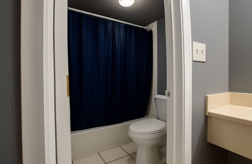 Jackson Apartment | V108 Gated 2 Double Beds Hotel Room