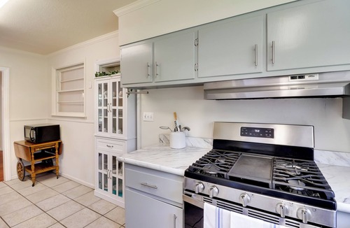Valdosta Cottage | Valdosta Home: Bar, Bbq, Fire Pit + More!