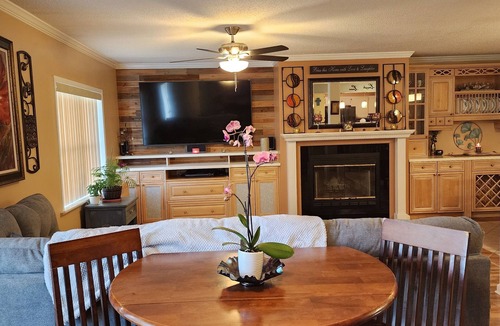 Valparaiso House | Valparaiso Oasis HotTub, Near Destin Beaches & Outdoor Fun. Great for Families.