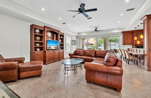Miramar Beach House | Venetian Palace