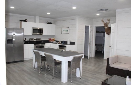 Venice House | Venice Blue Crab Lodge A (Waterfront)