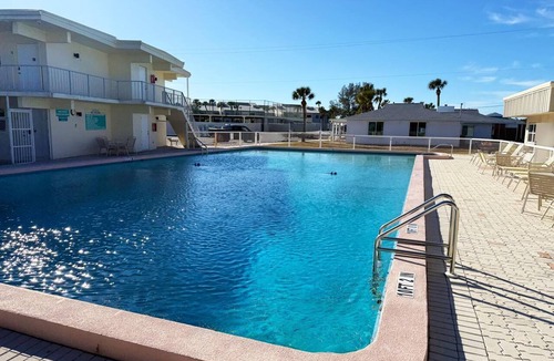 Golden Beach Villa | Venice Villas 1BR – Beach & Pool Escape