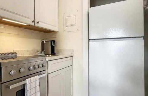 Golden Beach Apartment | Venice Villas Studio – 2026 Remodel Poolside