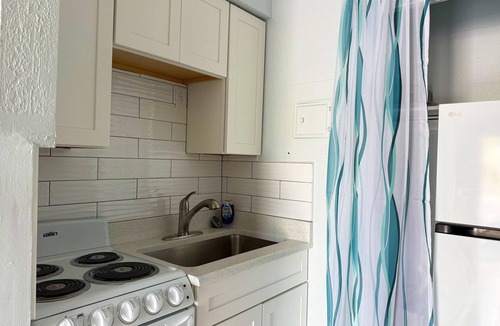 Golden Beach Apartment | Venice Villas Studio – Ground Poolside Retreat