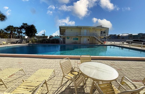 Golden Beach Apartment | Venice Villas Studio – Upper Level Poolside