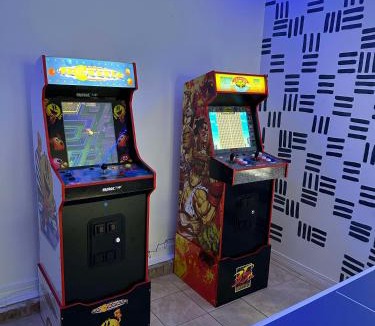 Wright House | Verb - Arcades, Grill, Gym, Piano, Pong, & Beach!
