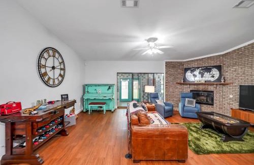 Wright House | Verb - Arcades, Grill, Gym, Piano, Pong, & Beach!