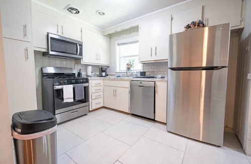 Milton House | Very Clean, Spacious, & Quiet Home Near Beaches
