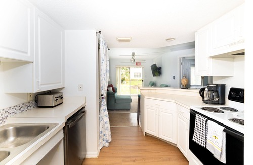 Trailer Estates Condo | Very Close To IMG Academy, Beaches, Restaurants, Shopping and Grocery Stores.