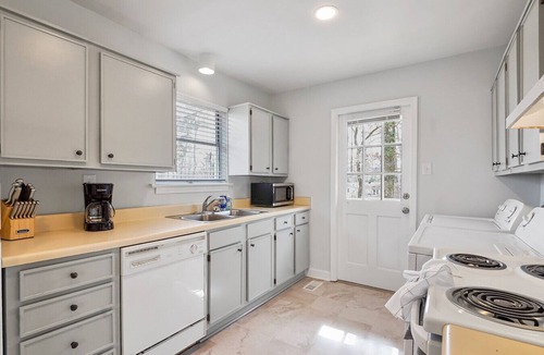 Crestline Heights House | Vestavia 3 BR Convenient Location