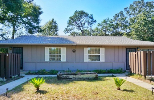 Northeast Pensacola House | Vibrant Airport 2bdr Central Pensacola Getaway