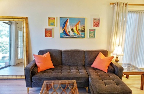 Northeast Pensacola House | Vibrant Airport 2bdr Central Pensacola Getaway