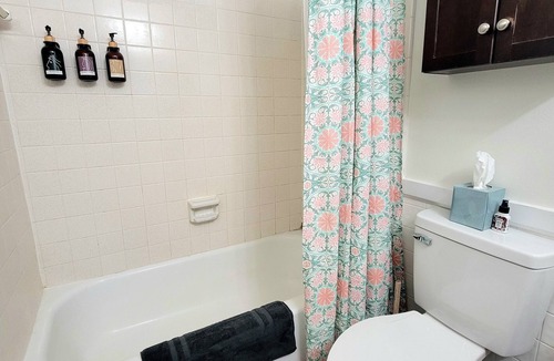 Northeast Pensacola House | Vibrant Airport 2bdr Central Pensacola Getaway