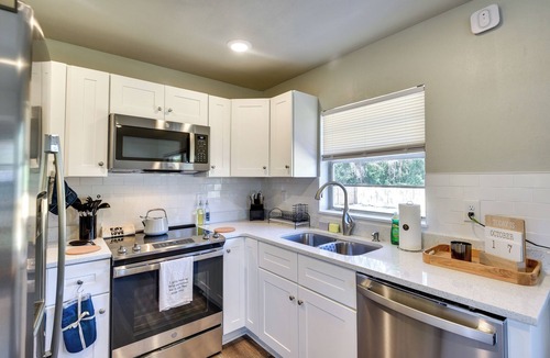 DeLand Cottage | Vibrant Deland House Near Stetson University!