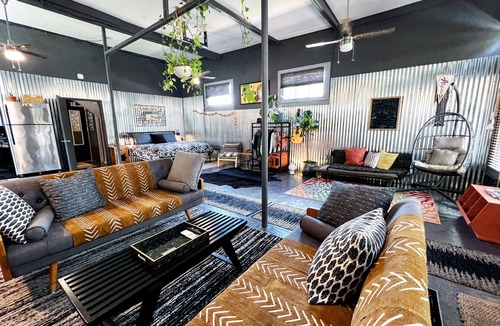 Algiers Point Apartment | Vibrant Hideaway, Short Walk to French Quarter Ferry