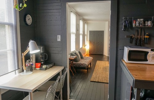 Algiers Point Apartment | Vibrant Loft - Short Walk to French Quarter Ferry
