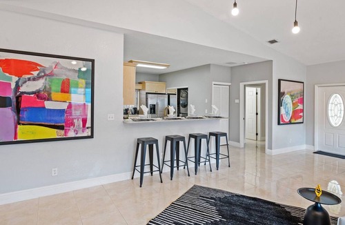 Dania Beach House | Vibrant Nightlife, Delicious Dining, and Beautiful Beaches | Daiquiri Beach House at Dania Beach