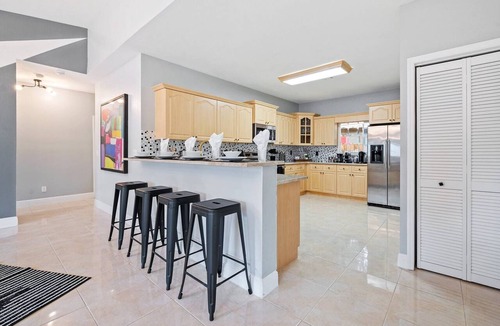 Dania Beach House | Vibrant Nightlife, Delicious Dining, and Beautiful Beaches | Daiquiri Beach House at Dania Beach