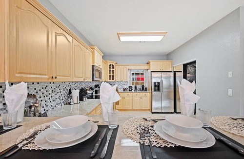 Dania Beach House | Vibrant Nightlife, Delicious Dining, and Beautiful Beaches | Daiquiri Beach House at Dania Beach