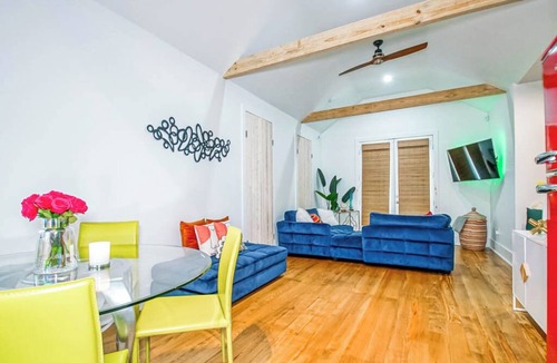 Florida Area Cottage | Vibrant Renovated Cottage - W/D, Off-Street Parking, Long Stays