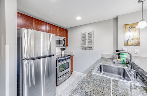 Baytowne Wharf Condo | Vibrant seventh-floor condo with pool, hot tub, sauna, private W/D & fast WiFi