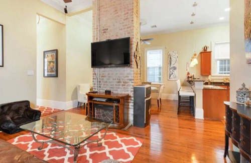 Faubourg Lafayette Apartment | Victorian Central City Apt | Near St Charles Ave