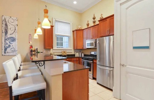 Faubourg Lafayette Apartment | Victorian Central City Apt | Near St Charles Ave