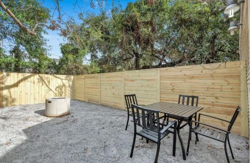 Tulane - Gravier House | Victorian duplex near Superdome & Quarter