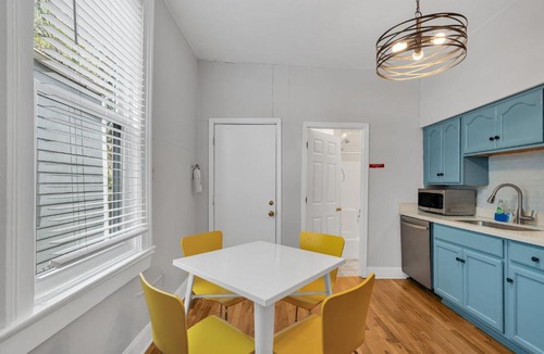 Tulane - Gravier House | Victorian duplex near Superdome & Quarter