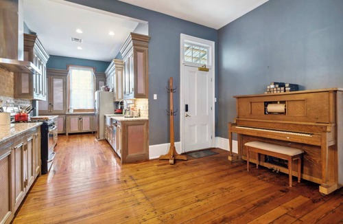 Faubourg Lafayette Villa | Victorian Villa w Heated Pool & Hot Tub 5BR|6BA