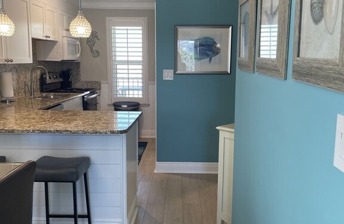 Holiday Isle Condo | Villa by the Sea @ Poolside Villa's
