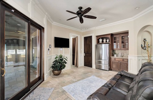 Avalon Beach Estates House | VIlla Capri|Private Beach Access|Private Pool & Golf Cart