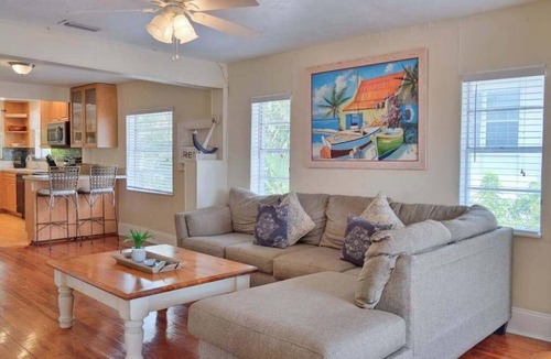 Ilexhurst Villa | Villa near the beach with a spacious yard, kitchens, & washer-dryer