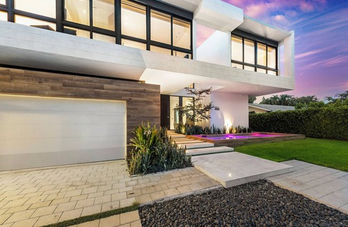 Hallandale Beach Villa | Villa Okasa: Modern Marvel with Pool + Jacuzzi + Pool Table + BBQ