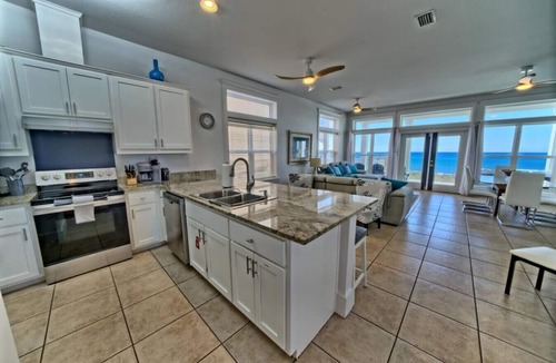 Hollywood Beach Condo | Villa Rosemary - Hot Tub, Shared Pool, Sleeps 14