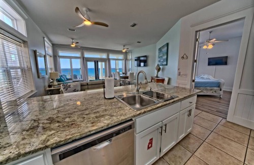 Hollywood Beach Condo | Villa Rosemary - Hot Tub, Shared Pool, Sleeps 14