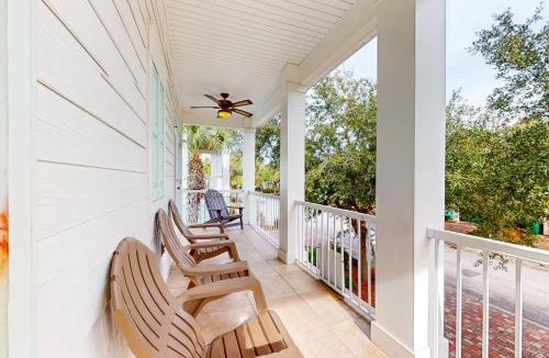 Villages of Crystal Beach House | Villages of Crystal Beach: Vitamin Sea