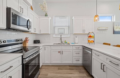 El Centro Beach House | Vincente Seascape (B)