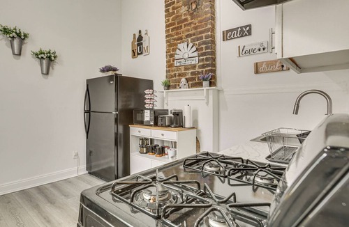 Freret Apartment | Visit Tulane & Loyola: Walkable Paradise in NOLA!
