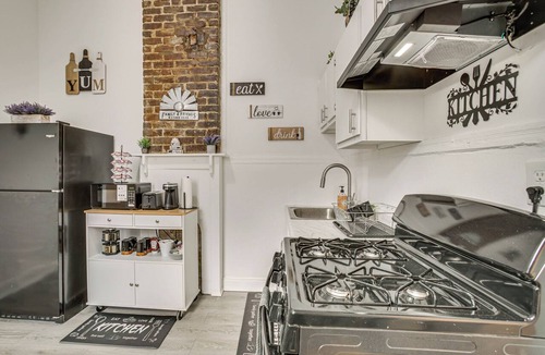 Freret Apartment | Visit Tulane & Loyola: Walkable Paradise in NOLA!