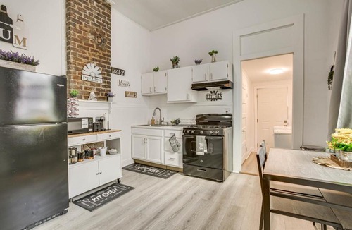Freret Apartment | Visit Tulane & Loyola: Walkable Paradise in NOLA!