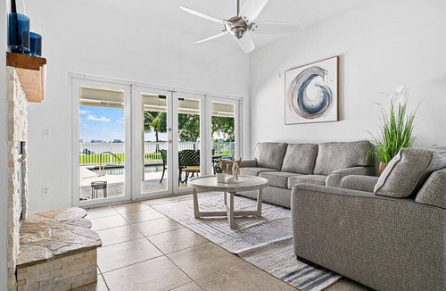 West Palm Beach House | Vista Bonita - Private Pool, Fire Pit, Mins to DT (fee applies if you would like the pool heater turned on)