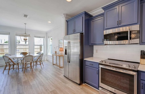 Frangista Beach Condo | Vitamin Sea by Avantstayminutes From the Beach!