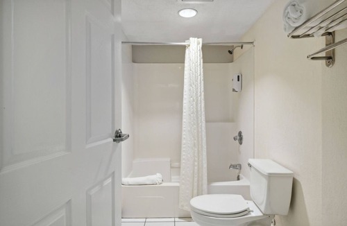 Panama City Beach Hotel | Wake Up to the Sound of Waves – Gorgeous Beachfront Stay, Free Parking