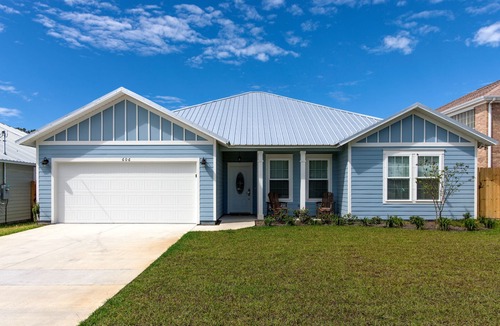 Bahama Beach House | Walk just 2 blocks to the beach!