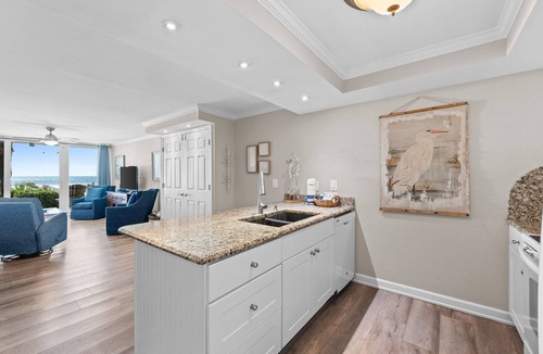 Holiday Beach Condo | Walk Out to the BEACH! 1Bed 2Bath Sleeps 6 PW111