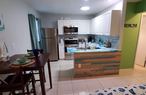 Englewood Apartment | WALK TO BEACH ACCESS! DOG FRIENDLY PROPERTY! UNIT 2D