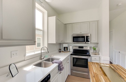 Pass Christian Cottage | Walk to Beach: Cottage w/Yard in Pass Christian!