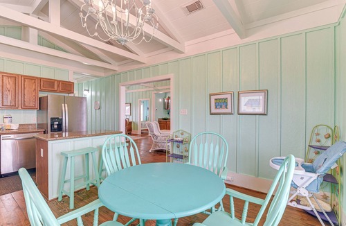 Port Bolivar House | Walk to Beach: Home w/Hot Tub & Deck in Gilchrist
