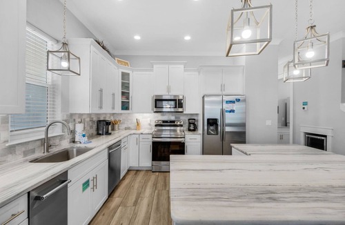 Emerald Waters Village House | ☀️Walk to Beach I 3 Kings👑 I 2 Community Pools-4BR Sea Ya Sun☀️